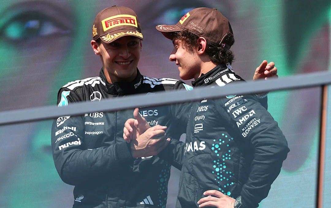 inforussellbr's tweet photo. 🗣 | George Russell comenta sobre o seu companheiro de equipe Kimi Antonelli:

“Ele é um piloto jovem e aguerrido, e não esconde o que sente. Quando eu era mais novo, eu era muito parecido, sentia a necessidade de expressar tudo pelo rádio.”

“Tivemos boas conversas desde então. Eu uso a analogia do futebol americano: dois caras indo para um tackle e não importa de quem seja a culpa, ambos vão achar que o outro fez algo errado. Até agora, tudo está bem e eu gosto da disputa.”

📰 | The Guardian