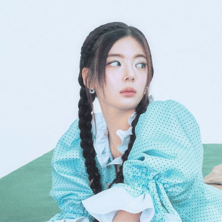 Choijisustreams's tweet photo. [YOUTOUBE] 

 #리아 has officially surpassed 95K Subscribers on her Youtube Channel , Only 5k Away From hitting 100k subs

🩵 Subscribe Now 🩵
https://t.co/WjMpEZJA4j

— Lia Will get the Silver Play Button once she crosses 100k subscribers. 

#LIA #MIDZY
#CHOIJISU https://t.co/SKeMmcA4Dm