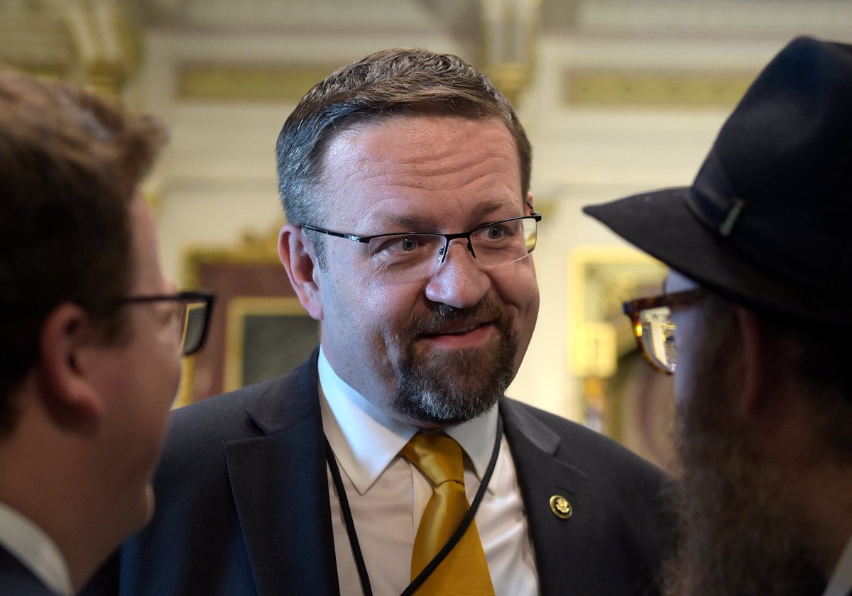 GeneralMCNews's tweet photo. BREAKING: Sebastian Gorka, in an undercover video, calls Tulsi Gabbard “an insane conspiracy theorist,” “a lunatic,” and “a dangerous woman.” https://t.co/aFaPfdWFEQ