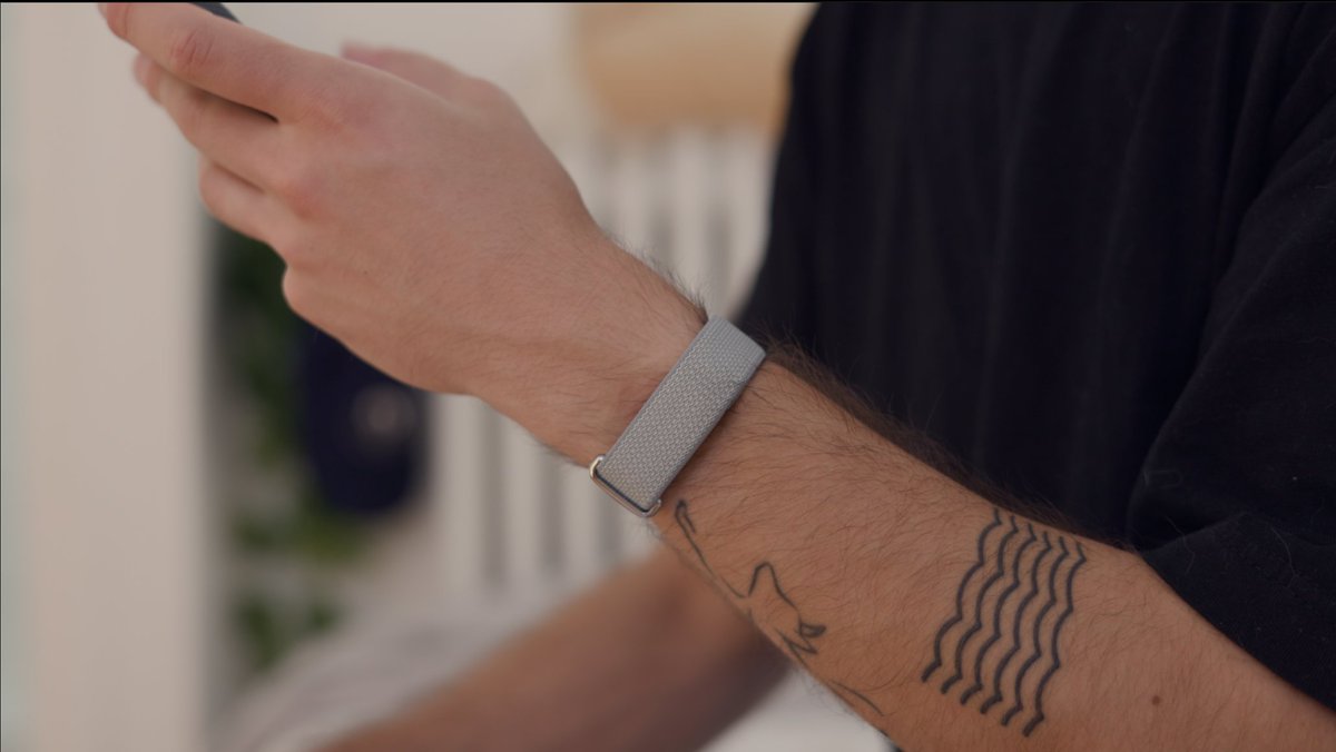 Nightech_YT's tweet photo. 👉 La vidéo du jeudi est là ✨

En un mois, le Fitbit Air a réussi là où j’attendais mon Apple Watch

(Encore grave fier de cette vidéo. Merci à tous pour l'accueil que vous lui avez déjà réservé, c'est génial 🫶)

https://t.co/BFp0yZB5hc https://t.co/10SlC6VHaJ