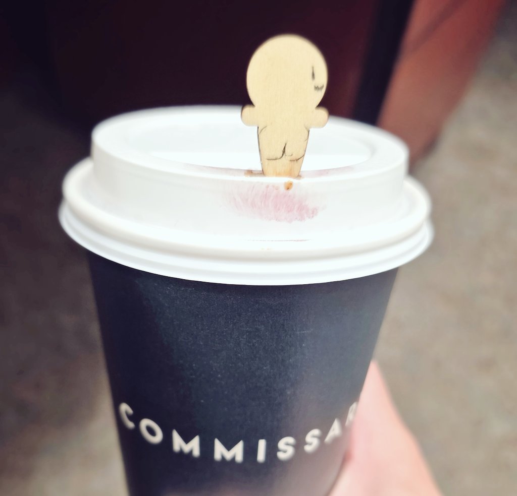 RubyRoarsVA's tweet photo. My coworker just bought us coffee from @commissaryLA  I got the Rosemary Latte ☕️ with Cinamon! 

For laughs on this rainy gloomy Thursday I drew on the small stick man. Isn’t it cute? Ready to sun bathe this summer ☀️ Cheeks out when the suns out lol 😆 

Don't mind my smeared lipstick 💄🤣