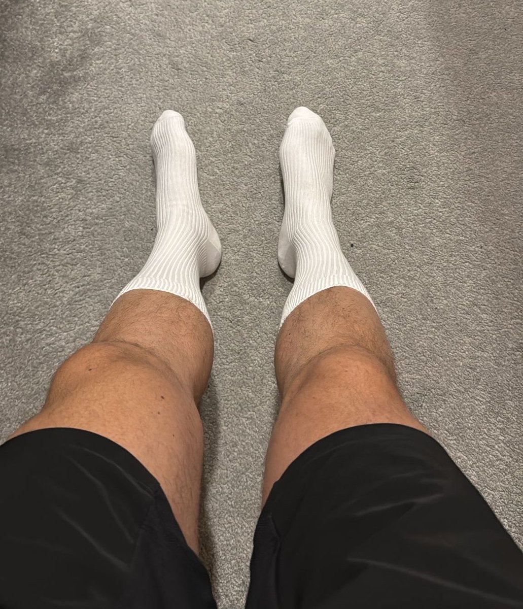 AltyAltH's tweet photo. The tan is coming along nicely 🥵 https://t.co/qAf2shGYq1