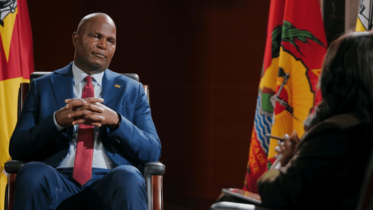 africansinnews's tweet photo. Mozambique's President Daniel Chapo has signed a new law requiring 15% state ownership in all mining ventures and local processing of minerals, tightening control over its resources as demand for battery materials grows. https://t.co/Laroibybwj