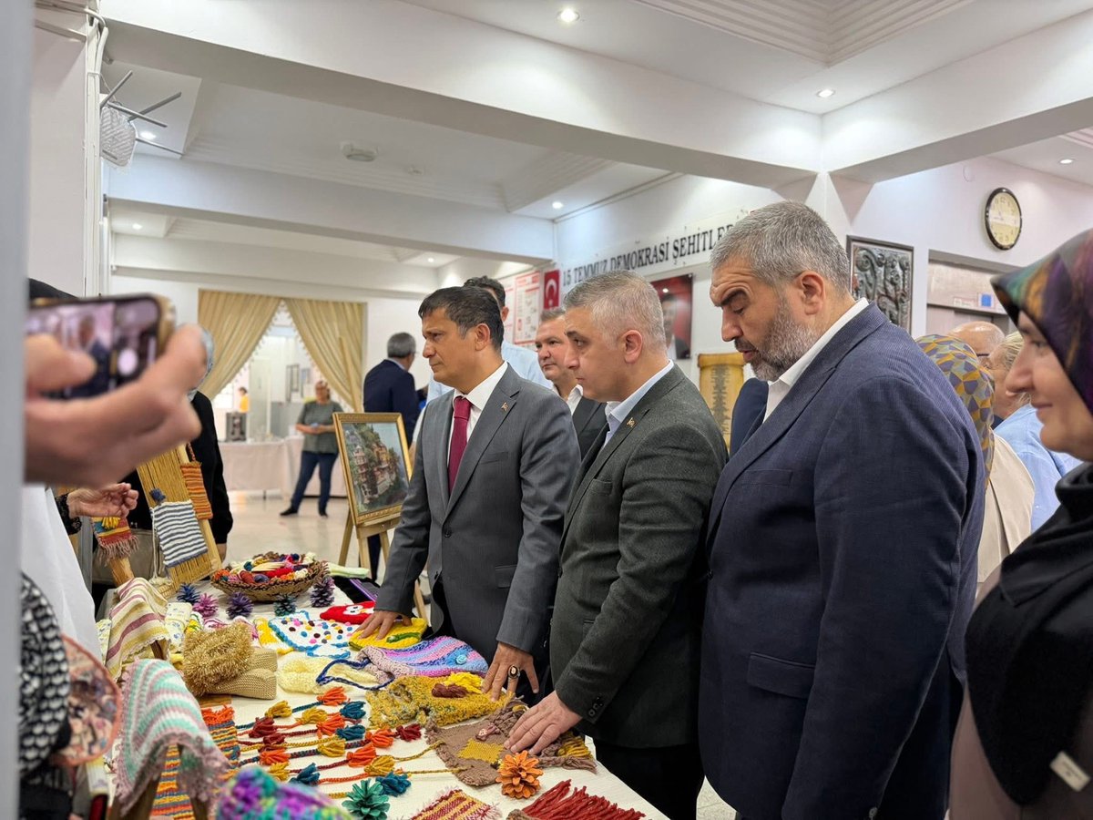 naimegm6's tweet photo. Halk Eğitim Merkezi Müdürlüğümüz tarafından düzenlenen Yıl Sonu Sergisi’ne ilçe protokolümüz ile birlikte katıldık. 

Sergide kursiyerlerimizin yıl boyunca büyük emek ve özveriyle hazırladığı birbirinden değerli eserleri inceleme fırsatı bulduk. https://t.co/uDNs8fgnLi