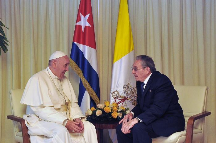 Granma_English's tweet photo. 🇨🇺I Raúl's milestones in 21st-Century Latin America⬇️

➡️ Negotiation skills, a space for international ecumenism, medical solidarity, peace efforts, and cultural repositioning marked the Army General's leadership of #Cuba

#RaúlEsRaúl

👉🔗 https://t.co/kZl2DMBD5S https://t.co/S6tiWeAD2v