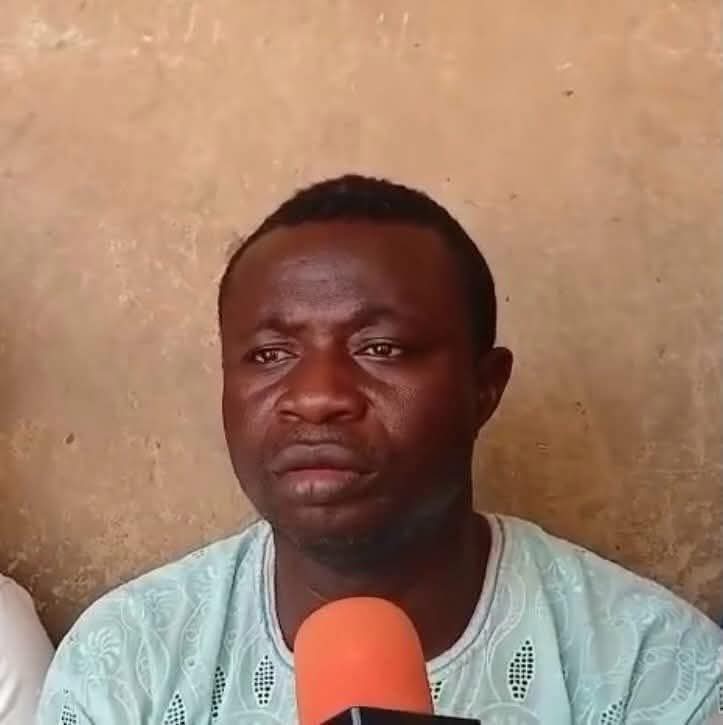 Pressman2040's tweet photo. 💔💔PHOTO NEWS: This is Pastor Sunday Timothy Omole, the minister-in-charge of ECWA Church in Omugo, Oro Ago, Ifelodun Local Government Area of Kwara State.

He was preaching on March 22, 2026, when t£rror!sts invaded the church and abducted eleven worshippers, including his wife, who was reportedly ill at the time.

After several days in captivity, the abductors released two elderly victims and a child, reportedly because they were unable to walk properly. 

The kidnappers later contacted Pastor Omole and initially demanded a ransom of ₦1 billion. Following negotiations, they agreed to reduce the demand.

According to reports, the pastor was instructed to provide ₦20 million, five bags of rice, four 30-litre kegs of petrol, one keg of red oil, one carton of seasoning cubes, and ₦40,000 worth of hard drugs. He reportedly delivered all the requested items.

On the day of the delivery, Pastor Omole said he heard his wife’s voice, giving him hope that she and the other captives would soon be released. 

However, the abductors did not release any of the remaining victims. Instead, they reportedly demanded an additional ₦300 million ransom, which he could not afford.

A few days ago, one of the abducted worshippers reportedly escaped and returned to the community. 

The escapee informed residents that five of the kidnapped worshippers, including the pastor’s wife, had d!ed while in captivity in the forest.