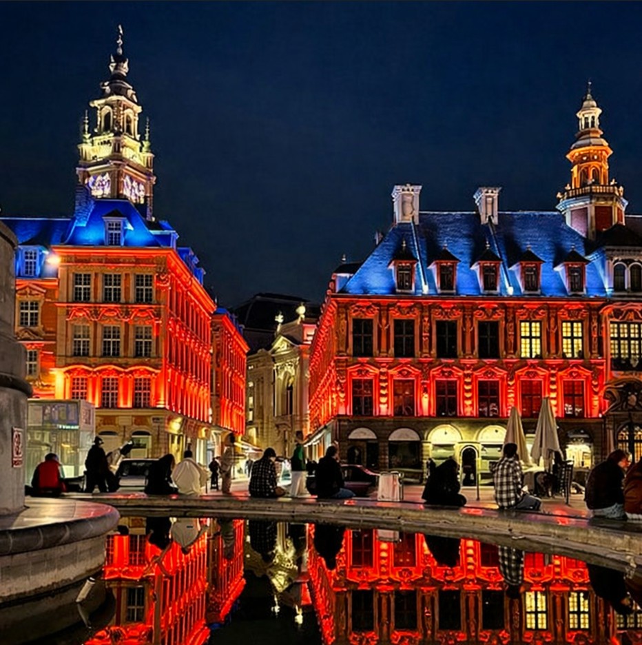LoscFansOnline's tweet photo. « Fiers d'être Lillois ! » ⚜️

📸 Trop belle la Grand'Place !

#Losc #Lille https://t.co/QGGUTH2HwR