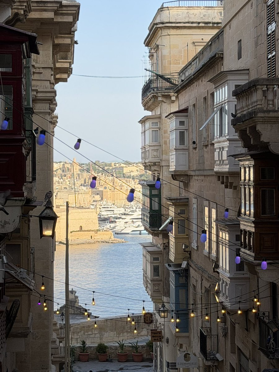 KmoonlightS's tweet photo. I know I said I’m gonna go on a break but in  love with Valletta already ! 💕 https://t.co/ORx0RrD56b