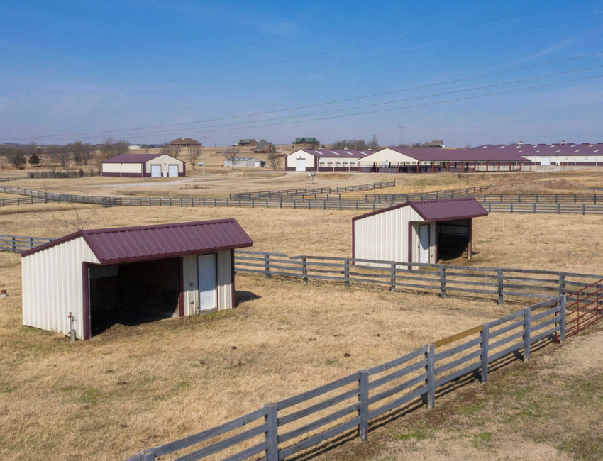 LucasMetalWorks's tweet photo. Give your livestock dependable protection from the elements with a custom loafing shed from Lucas Metal Works®. Built for durability and functionality, our sheds provide comfortable shelter while standing up to everyday farm demands. https://t.co/lwgsE34oyI