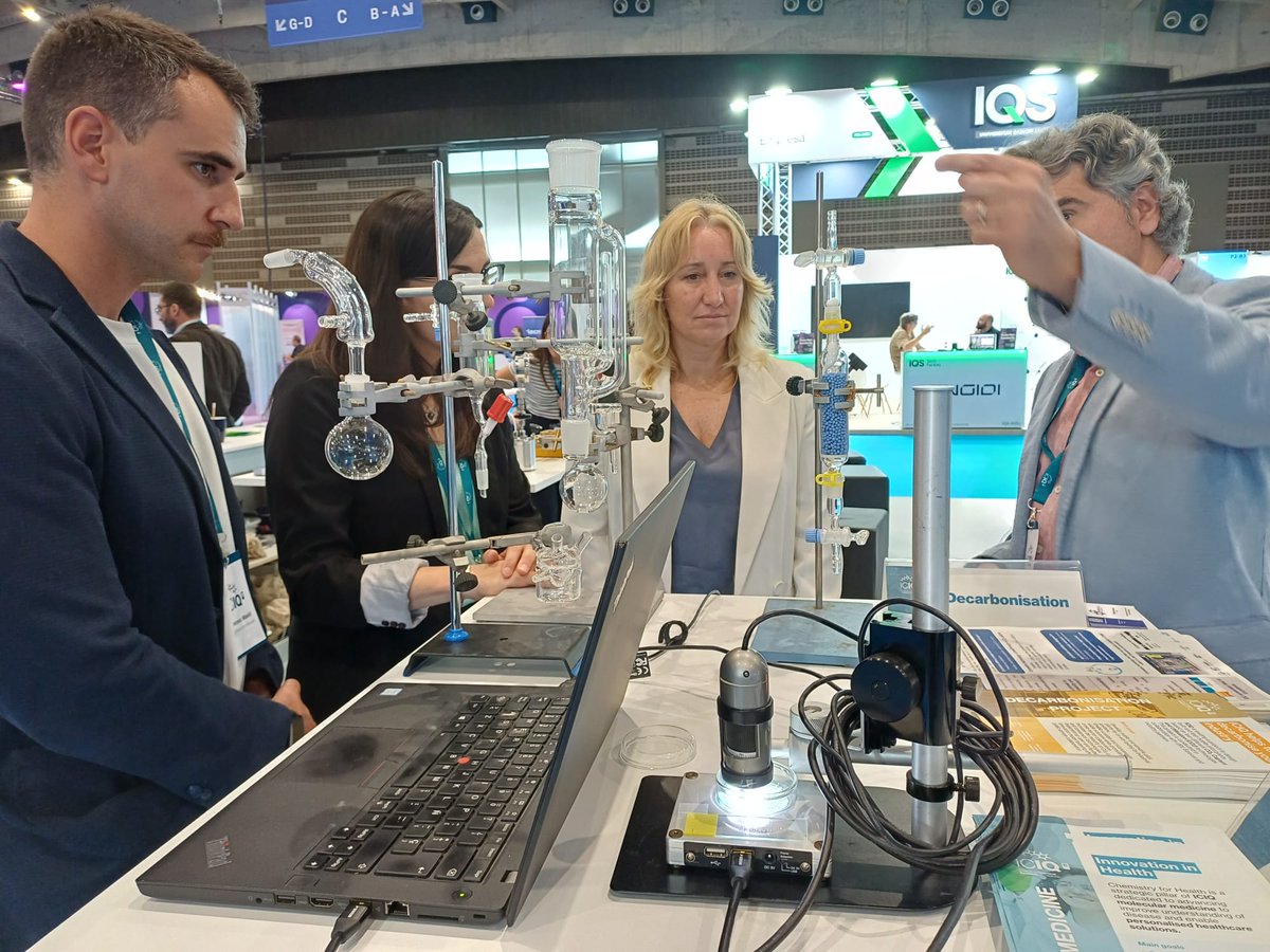 SubGobTARR's tweet photo. Elisabet Romero s'ha interessat avui per la feina de l'ICIQ, a Expoquimia, i com la seva investigació esdevè solucions tecnològiques. @ICIQchem  @expoquimia @DelegGobCAT @carlosprietogo https://t.co/6VNjtf9Qd4