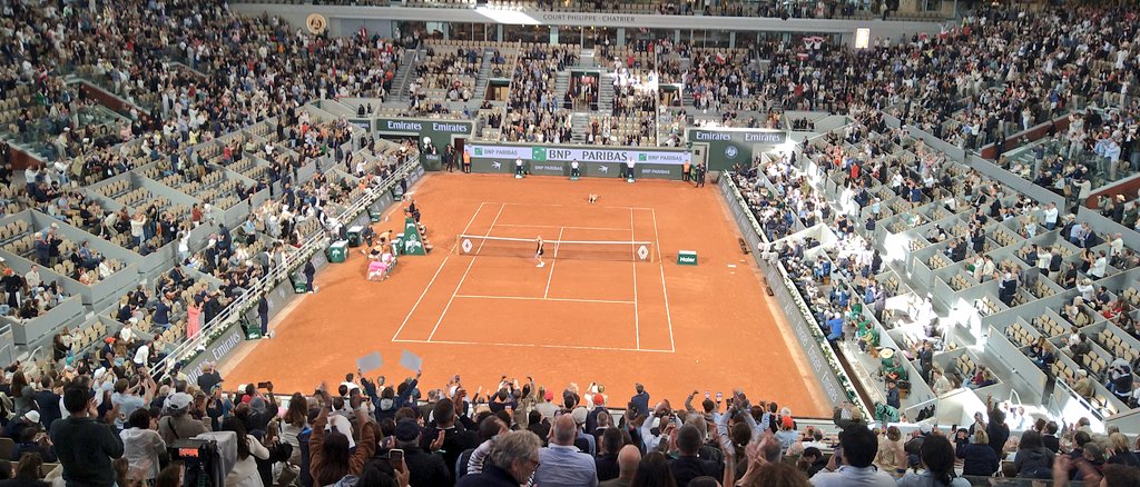 LukaszJachimiak's tweet photo. Tam leży finalistka #RolandGarros Maja Chwalińska! 🚨🚨🚨
🥲🥲🥲👏👏👏💛💛💛 https://t.co/AnwXbTS3NM