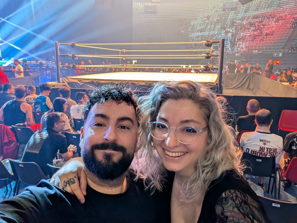 __TRebor__'s tweet photo. #wwemadrid Let's goo!!! https://t.co/6QbG1WIr17