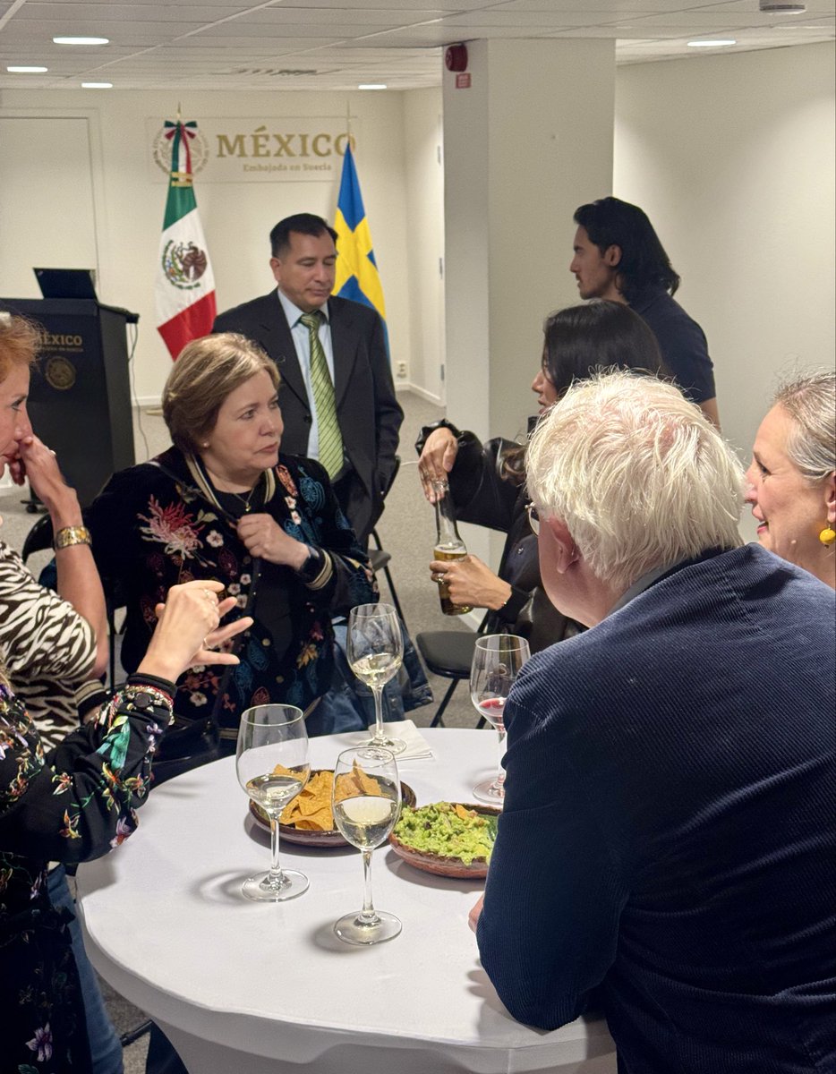 alalday's tweet photo. Qué gusto compartir una tarde especial en @EmbaMexSue con motivo de la presentación del libro del restaurante El Cardenal, a cargo de la Dra. Marcela Briz Garizurieta, integrante de la Academia Mexicana de Gastronomía. 

Gracias comunidad 🇲🇽 y 🙏 al restaurante La Olita
@SRE_mx https://t.co/3OM5h5tZb3