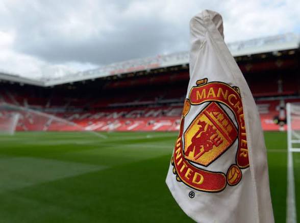 Prostevejohnson's tweet photo. INEOS can’t afford the Glazers family stake sales. Notably at the share prices they want to sell at. 
INEOS is losing money and their net debt has increased to €12 billion. Credit rating agencies like Moody's and Fitch have been downgrading the company's credit outlook. #MUFC https://t.co/UN57eKvevQ