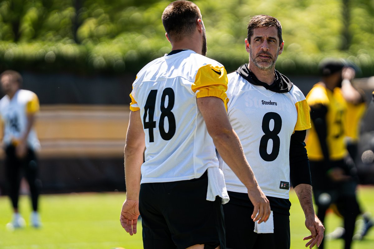 DKPghSports's tweet photo. The Steelers have signed tight end Robert Tonyan and linebacker Jamin Davis to one-year contracts.

Chris Halicke reporting from Pittsburgh: https://t.co/M0Swk2vCVm

#DKPS #Steelers #HereWeGo https://t.co/mTOYwK1oaR