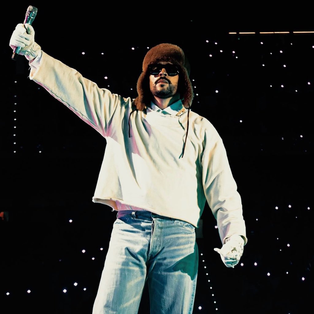 bbunnyspotify's tweet photo. 🇵🇷BAD BUNNY breaks his own record of MOST SONGS in the TOP 200 of @SpotifySpain in a single day: 42 SONGS on June 3 2026! 🇪🇸

#6th (-1) ‘NUEVAYoL’ 🐸
#9th (-1): ‘DtMF’ 🐸
#15th (+1): ‘VeLDÁ’ 🐸
#16th (+2): ‘VOY A LLeVARTE PA PR’ 🐸
#17th (-): ‘EoO’ 🐸
#27th (+1): ‘Tití Me Preguntó’ 🏖️
#32nd (-2): ‘WELTiTA’ 🐸
#33rd (+3): ‘KLOuFRENS’ 🐸
#37th (-3): ‘CAFé CON RON’ 🐸
#48th (+1): ‘Ojitos Lindos’ 🏖️
#49th (+1): ‘LA MuDANZA’ 🐸
#51st (-7): ‘LA CANCIÓN’ 🌎
#55th (-1): ‘MONACO’ 🏇
#57th (+6): ‘Diles’ 🇵🇷
#62nd (+2): ‘ADIVINO’ 🇵🇷
#65th (-4): ‘Callaita’ 🏖️
#70th (+4): ‘Safaera’ 👁️
#78th (+4): ‘Neverita’ 🏖️
#80th (-1): ‘Moscow Mule’ 🏖️
#83rd (+1): ‘TURiSTA’ 🐸
#84th (+1): ‘PIToRRO DE COCO’ 🐸
#85th (+56): ‘Hasta Que Dios Diga’ 🇵🇷
#87th (-): ‘Me Porto Bonito’ 🏖️
#88th (+1): ‘DÁKITI’ 🚚
#97th (-7): ‘No Me Conoce Remix’ 🇵🇷
#104th (-3): ‘NO ME QUIERO CASAR’ 🏇
#109th (+5): ‘Que Pasaría..’ 🇵🇷
#112th (+1): ‘Yo Perreo Sola’ 👁️
#124th (+14): ‘Enséñame A Bailar’ 🏖️
#127th (+1): ‘Efecto’ 🏖️
#135th (-11): ‘Si Veo A Tu Mamá’ 👁️
#147th (+17): ‘Yonaguni’ 🇵🇷
#150th (+3): ‘El Apagón’ 🏖️
#151st (-2): ‘WHERE SHE GOES’ 🏇
#160th (+10): ‘MOJABI GHOST’ 🇵🇷
#162nd (+26): ‘TELÉFONO NUEVO’ 🏇
#165th (+16): ‘Tarot’ 🏖️
#183rd (RE): ‘La Santa’ 👁️
#184th (-5): ‘BOKeTE’ 🐸
#186th (-10): ‘Volando Remix’ 🇵🇷
#189th(+4): ‘PERFuMITO NUEVO’ 🐸