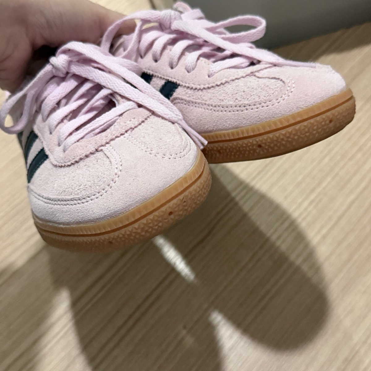 songtorstuffs's tweet photo. รองเท้าผ้าใบ adidas spezial สีชมพูรุ่นฮิตค่า size 235 ใส่ครั้งเดียวว สภาพดีมากๆๆนางฟ้าเลยค่า 1,900 (ซื้อมา 3,200+)
#ส่งต่อเสื้อผ้า #ส่งต่อรองเท้า #รองเท้ามือสองของแท้ #adidasthailand #รองเท้าผ้าใบมือสอง https://t.co/emIj8cpRPh