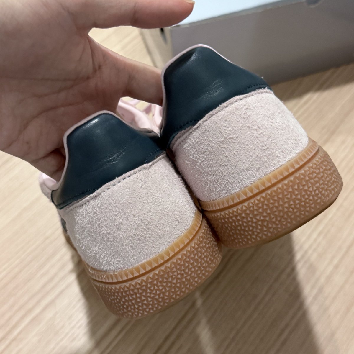 songtorstuffs's tweet photo. รองเท้าผ้าใบ adidas spezial สีชมพูรุ่นฮิตค่า size 235 ใส่ครั้งเดียวว สภาพดีมากๆๆนางฟ้าเลยค่า 1,900 (ซื้อมา 3,200+)
#ส่งต่อเสื้อผ้า #ส่งต่อรองเท้า #รองเท้ามือสองของแท้ #adidasthailand #รองเท้าผ้าใบมือสอง https://t.co/emIj8cpRPh