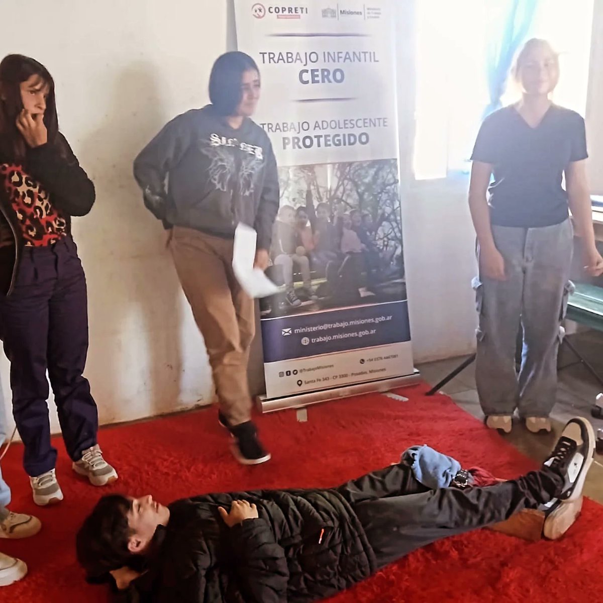 trabajomisiones's tweet photo. 📍EFA Santos Mártires

Con la participación de 48 alumnos y 10 docentes, se llevó adelante una jornada teórico-práctica de Primeros Auxilios y Reanimación Cardiopulmonar (RCP), brindando herramientas fundamentales para actuar ante situaciones de emergencia. https://t.co/Kirdj9llpa