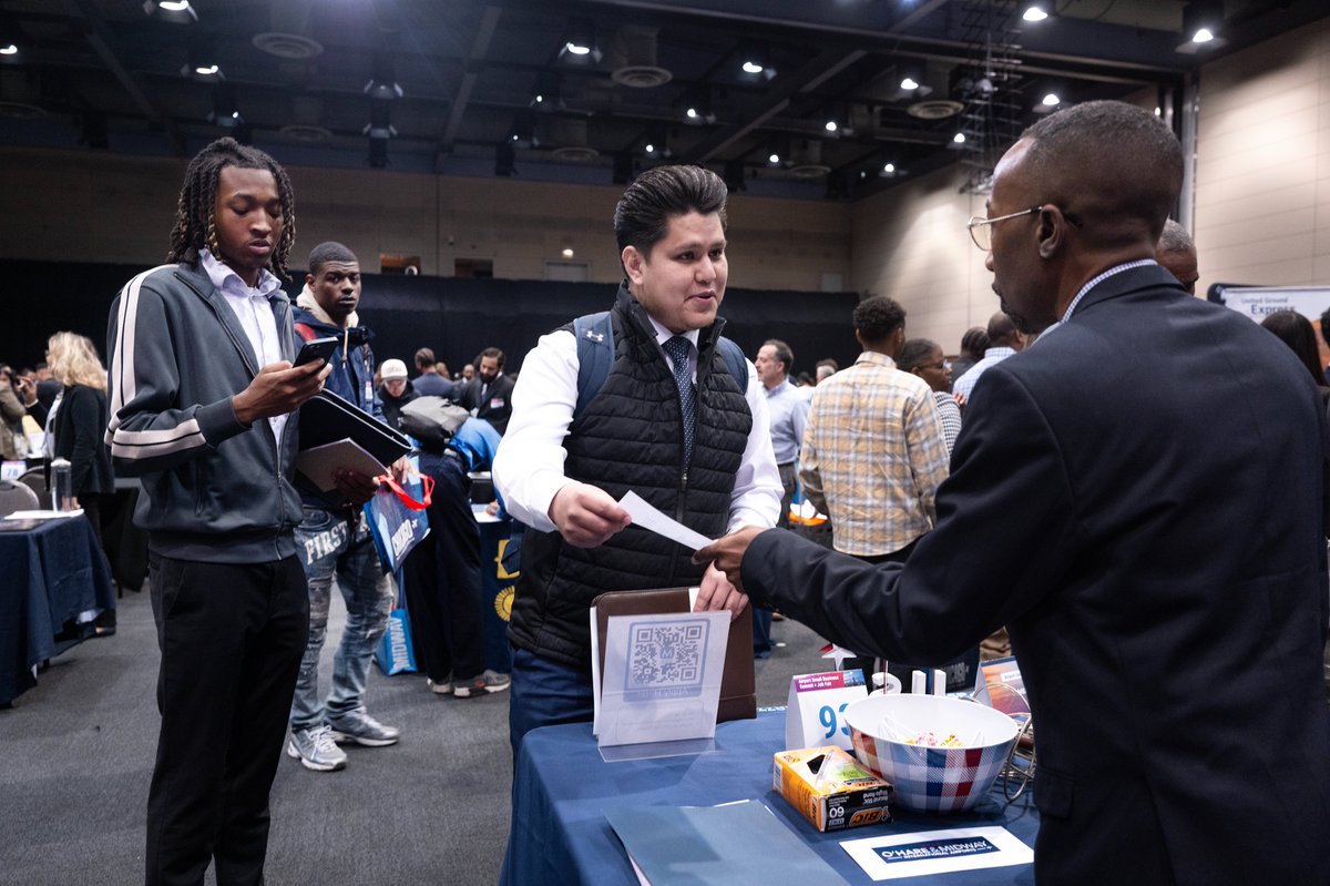 jbartash's tweet photo. The worst time to find a job since the pandemic may be over, but it isn’t easy for young people and others to get hired in today’s economy. The May employment report will offer more clues on whether a hiring rebound is really under way. .https://t.co/7kfA1xFDY6 via @MarketWatch https://t.co/fwK6YaTKCv