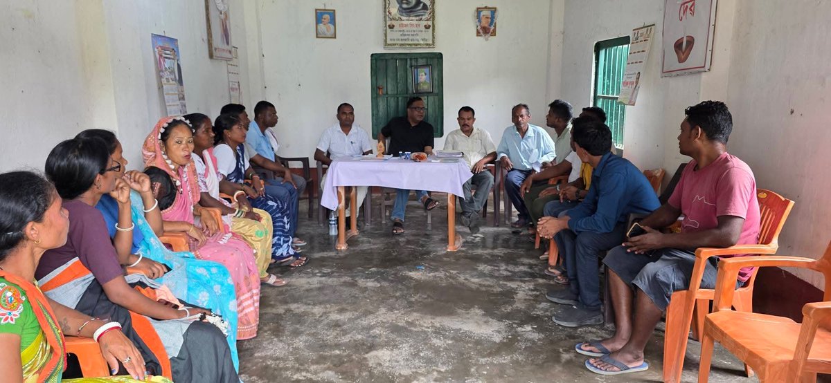 KujurSantiuse's tweet photo. Today, I met with the office bearers of the primary unit of the Assam Chah Mazdoor Sangha (ACMS) at Majuli Tea Estate, where I addressed some of their issues and exchanged views on various matters.

@himantabiswa
@DilipSaikia4Bjp https://t.co/nvrYyzGEiZ