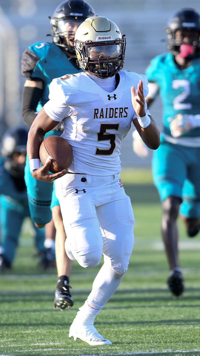 Josiahbataille5's tweet photo. https://t.co/FWwSJaW7iV Coaches heading into my Junior season!!Im looking forward to breaking records hitting 2k and 20 touchdowns this up coming season!💯

@RHS_RaidersFB @Coach_Gibson51 @Sw_Fla_Top_Prep @CoachBortolotti 
@CoachFLTZ @XmanRobinson @CoachJB_4 @coachjallday6 

(Currently holding 1 D1 offer)