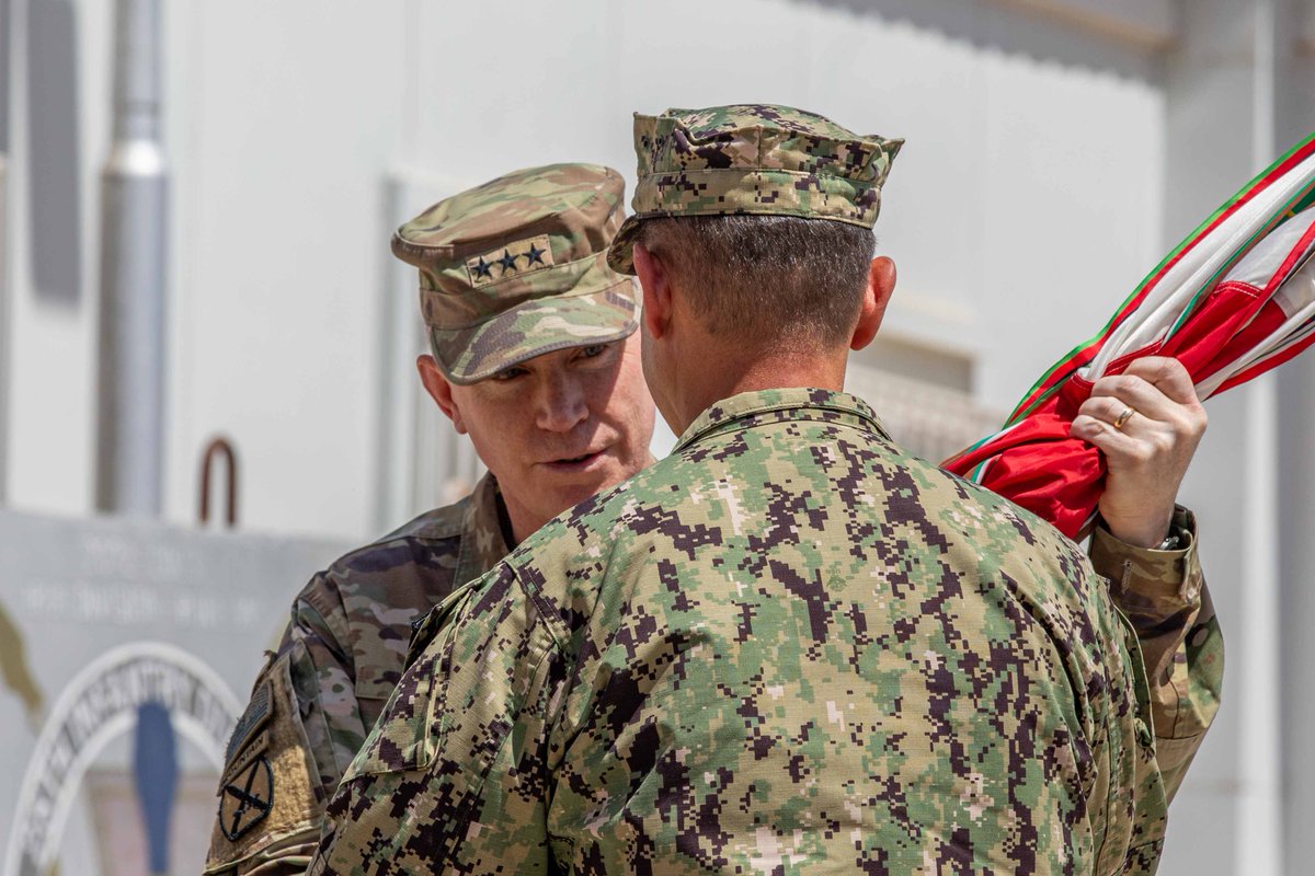 usarmycentral's tweet photo. 🇺🇸 New chapter for Patton's Own! Today in the Middle East, @CENTCOM commander Adm. Brad Cooper presided over the ARCENT change of command. Join us in thanking Lt. Gen. Patrick Frank for 47 months of leadership &amp; welcoming Lt. Gen. Kevin Leahy to the helm!

https://t.co/wijM0HxI1p https://t.co/XDu3piNXxt
