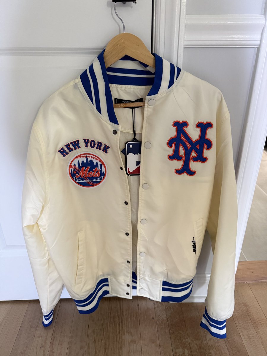 MikeJanela's tweet photo. 🚨GIVEAWAYish🚨

Some of you’ll hate me for this, but every giveaway I’ve done over the years has been here, and I want to give folks on other platforms a shot

So if you want a crack at this brand new Mets jacket (tags still on), follow me on TikTok - link to the post in replies https://t.co/PyY40ca5qb