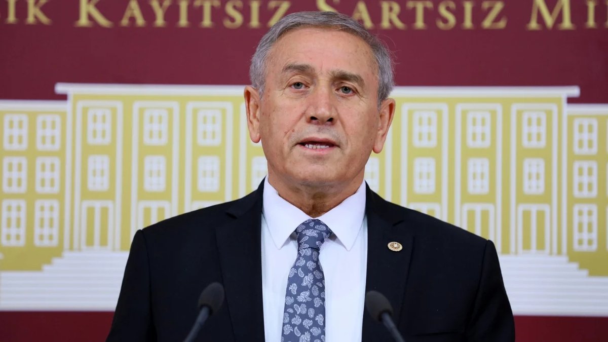 BirGun_Gazetesi's tweet photo. Eğitim Sen'den, Kılıçdaroğlu'nun MYK'sinde yer alan Kurucu Genel Başkan Yıldırım Kaya'ya sert tepki: "Saray'ın politikalarına hizmet eden anlayışa teşne olduğu sürece hiçbir etkinliğimize kendisini çağırmayacağız" 
https://t.co/adE72tpDBj https://t.co/5VqnngZwq1