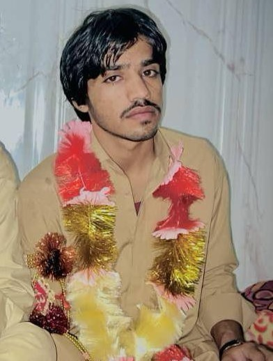 ChairmanKhalilB's tweet photo. ⁨⁩ ⁨ڈاکٹر اللہ نظر ءِ گھار زتک ءُ شہید منصور ءِ ورنائیں برات جلات ء ملا عبدالقادر ءِ بیرانی ءِ ھال ءَ سک پدرد کت۔

اے گرانیں ساھتاں گوں واجہ ءُ شہید ءِ سرجمیں کھول ءِ گماں شریداراں۔

دُوا انت چہ ھاوند ءِ در ءَ رپتگین ءِ ارواہ آسودگ ءُ میزران بات ءُ پشپداں ھدا اے گرانیں گم ءِ سگگ ءِ ھاٹیگ بدنت۔⁩