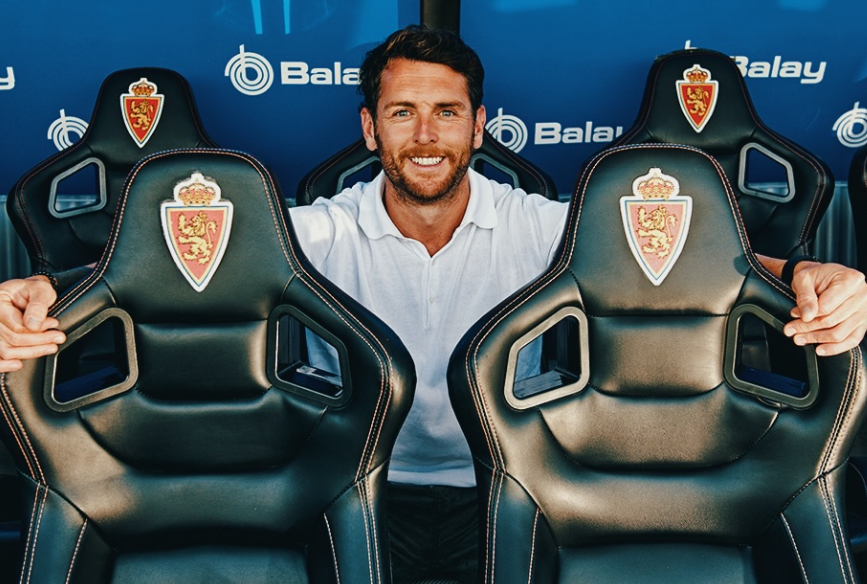 MBlanquillo1932's tweet photo. 🫡 Ibai Gómez es el entrenador elegido para dirigir al #RealZaragoza 2026/2027.

🎙️ Hace unos meses estuvo en el podcast @Offsiders_PRJ, donde explicó su idea de juego, su método, la relación con su staff y su ambición de formar uno de los mejores cuerpos técnicos del mundo

🧵 10 píldoras de esa entrevista:
