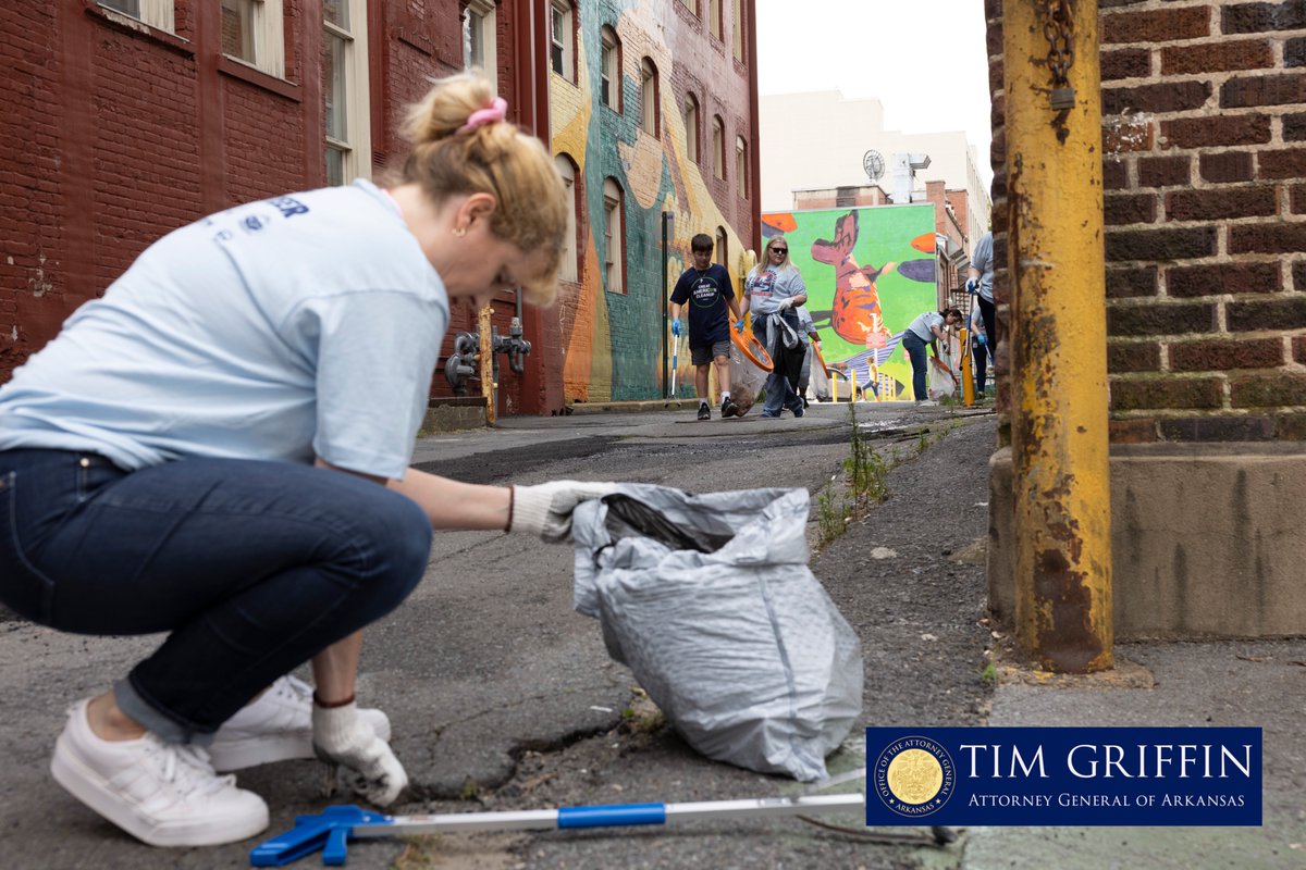 AGTimGriffin's tweet photo. This year, we got lucky and missed the rain for @KeepARBeautiful’s Great Arkansas Cleanup!

I’m proud that my office once again joined volunteers to help keep Downtown Little Rock clean. It was especially meaningful to do so as we mark our first year in the Bob R. Brooks Jr. Justice Building.

A special thank you to the many people who stopped to thank our volunteers while they were out working. Your kind words meant a lot and reminded us that community pride is alive and well in Little Rock.

As always, my staff showed up ready to work and serve. They’re not just outstanding professionals—they’re outstanding volunteers, too. Thank you to everyone who participated and demonstrated what community service is all about.

#GreatArkansasCleanup #KeepArkansasBeautiful #ARNews
