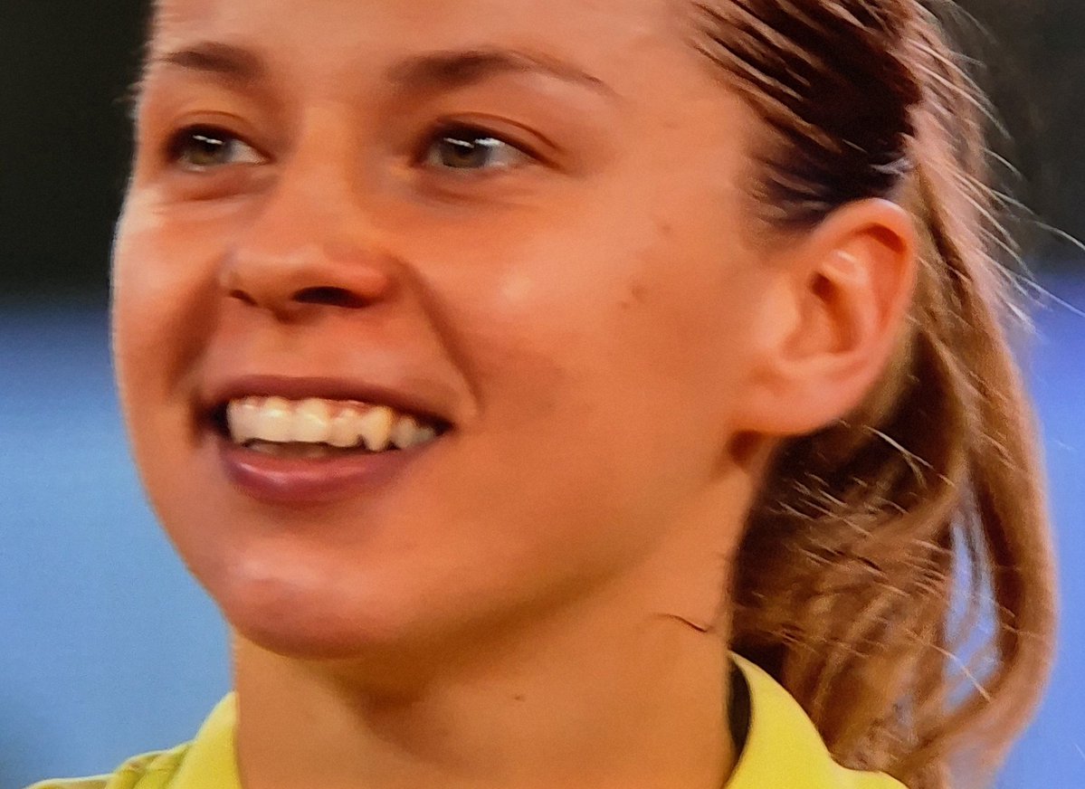 YaPiQpl's tweet photo. Pierwsza w historii kwalifikantka, która doszła do finału #RolandGarros.
#Maja Chwalińska 🇵🇱!
Brawo!!!!!!!!!!!!! https://t.co/npjGqEBvy4