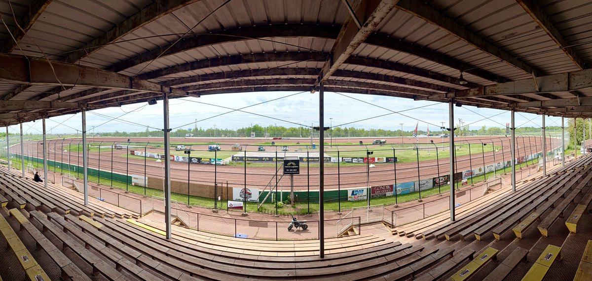 HighLimitRacing's tweet photo. Welcome to the club, Gondik Law Speedway. 🤝🏼

The Superior, Wisconsin facility becomes the 50th track to host @InterstateBatts High Limit Racing tonight! https://t.co/LDUYrG0Z4M