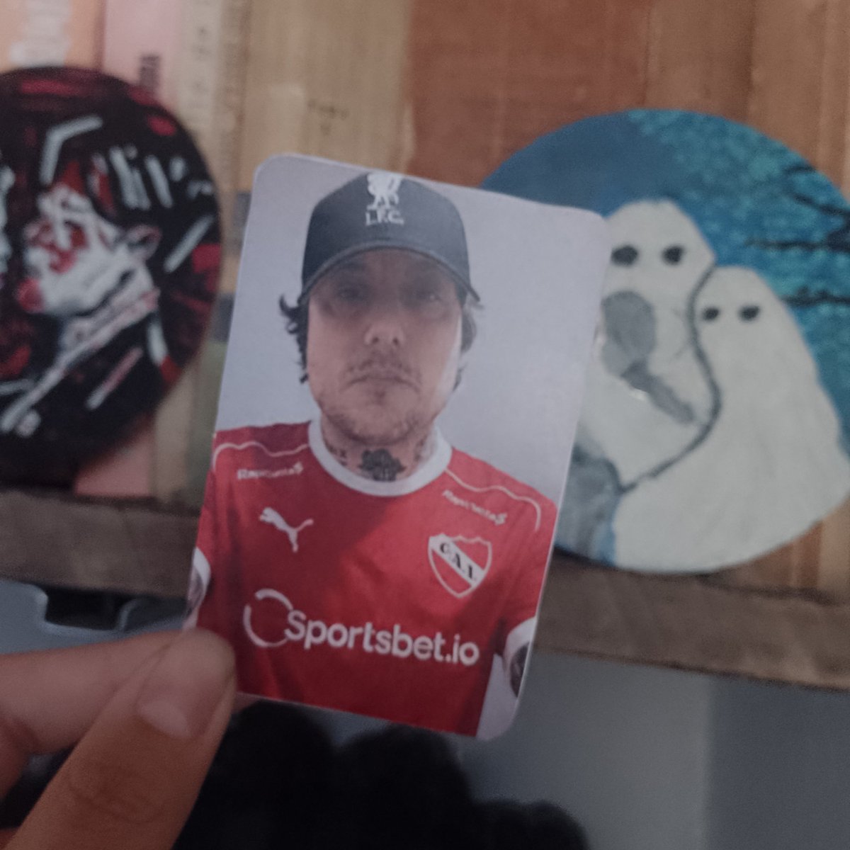 venomforaixis's tweet photo. Para mí Frank Iero es la persona más bostera que existe, pero acá no se trata de mí, sino de ustedes
DISPONIBLES ESTE SÁBADO 6/6 EN @Feriahelena_arg DE 16 A 19 JUNTO CON @BURlEDMYSELF (hay stock limitado de Frank doble casaca, así que pasen temprano) https://t.co/MGUc5TlZPC