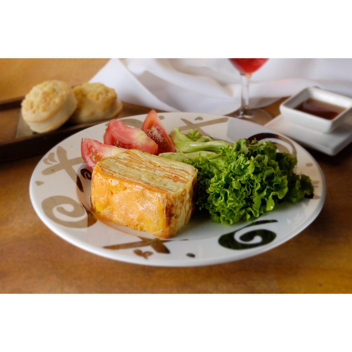 maxclauxfoodpic's tweet photo. Llevar cursos y actualizarse en fotografía gastronómica no es un gasto, es la única forma de no quedarse atrás. El mercado cambia, la iluminación evoluciona y las técnicas de estilismo de hoy no son las de hace tres años.

#maxclauxfoodpic #peru #food https://t.co/9W5iQToN5x