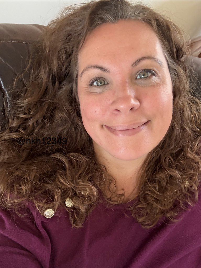 nkh12349's tweet photo. This is the face of someone who’s tired, but still heading out. Hope you all have a lovely evening 🙋🏻‍♀️ https://t.co/kErnRrs4Bz