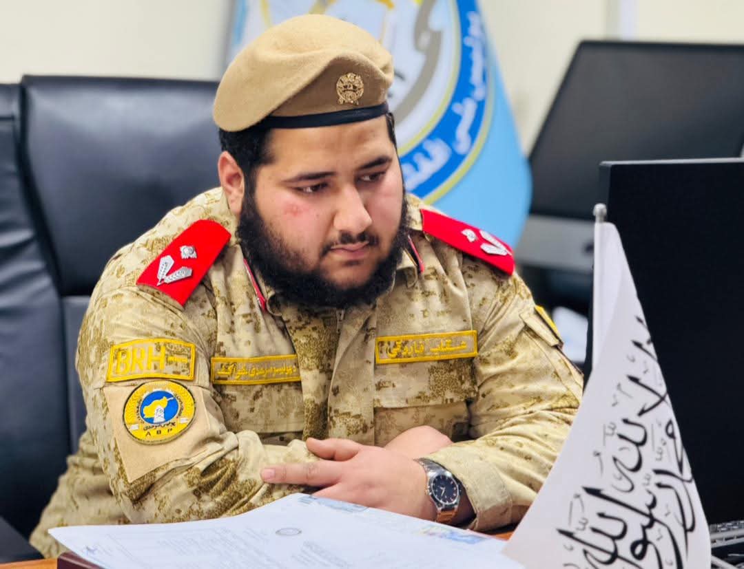 GeneralBasir's tweet photo. مخکي ځه ورور د دي نړئ اکثره خلک يو عزتمند او د کار سړي نشي زغملايي د تهمت يا د بدنامولو په کوشش د يو چا د خدمت مخه ډپ کوي اکثره استخباراتي کړي ددي تر شا کار کوی .
مونږ پر خپل مجاهد پوره باور لرو چی الله ج ته پاک وي د بندګانو دي لاس خلاص 👉🦅 https://t.co/vyeVdnOb2B