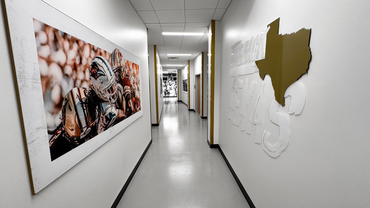49__degrees's tweet photo. Heading to @NACDA?

Join us and Travis Comer from Texas State as we discuss the branding strategy behind the @TXSTATEFOOTBALL facility transformation and its role in the Bobcats' move to the Pac-12.

📍 Las Vegas, Mandalay Bay | South Seas AB
🗓 June 10 | 10:00 AM https://t.co/3Uv13Ddr0I