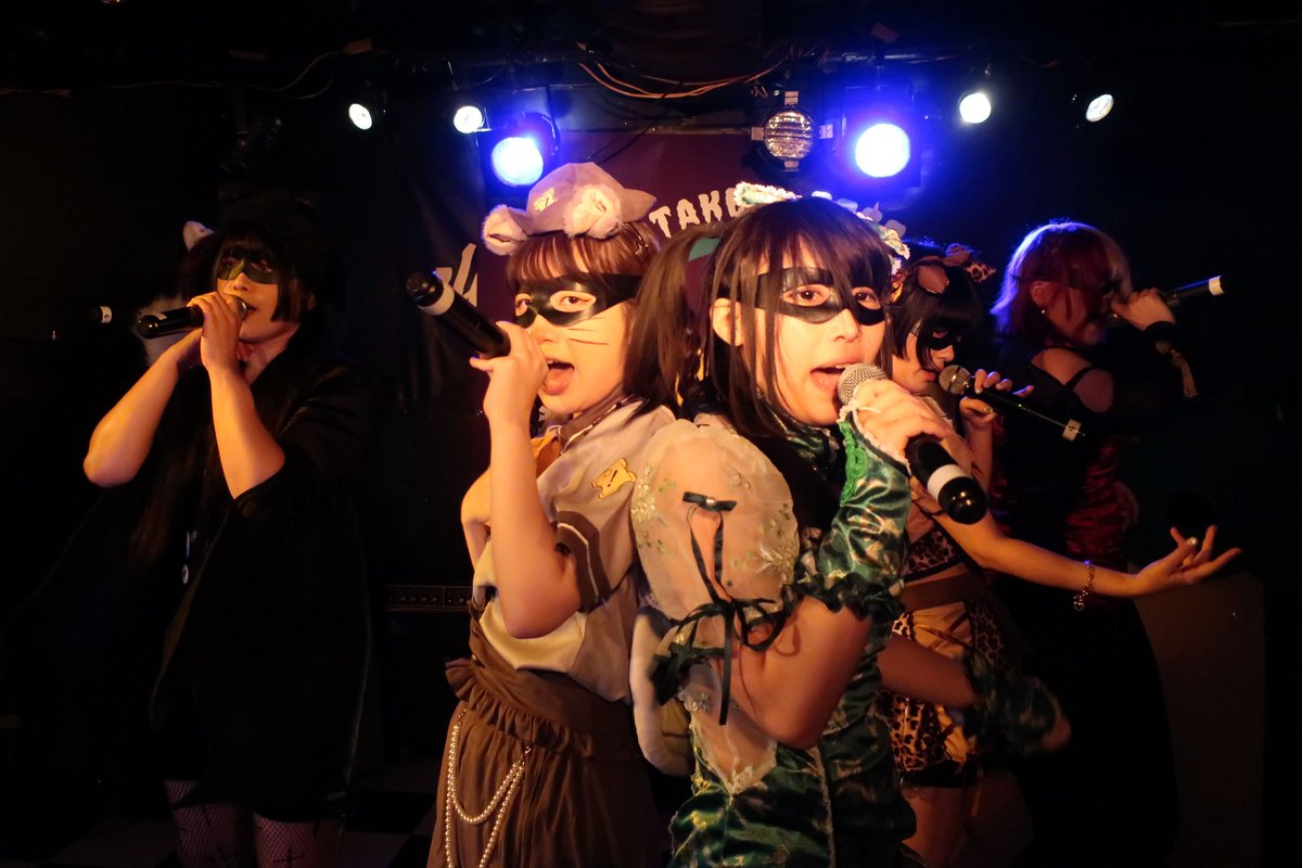RRZZ12's tweet photo. 5/31荻窪クラブドクターでのめろん畑。#CREPESHOW Vol.57。いつも前もって内容は告知されないが、行けば必ずスペシャルな何かがあるCrepe Show。ライト層の人も是非一度足を運んでみては。ガチ勢への登竜門?かも #めろん畑agogo https://t.co/TyW6p7hrv2