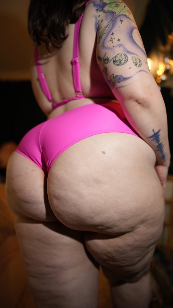 Samusss95's tweet photo. Do you think pink suits me? 🤭 

#nsfw #nsfwtwt https://t.co/BaRcKIByzH