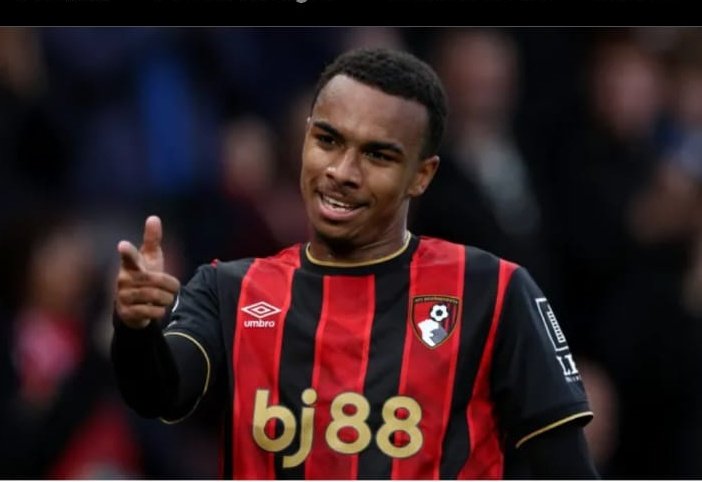 Ashs_0's tweet photo. 🚨 Eli Junior Kroupi reportedly prefers a move to PSG despite interest from Arsenal, Chelsea, Barcelona and Bayern Munich. The race isn't over, but PSG appear to be leading the chase for one of Europe's brightest young forwards. 👀🇫🇷 https://t.co/fV2p3hD9t8