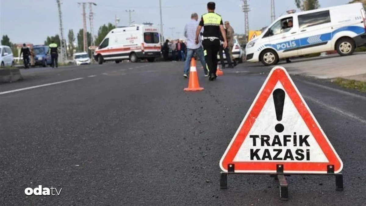 yirmiucderece's tweet photo. Jandarmadan kaçan alkollü sürücü AKP’li belediye başkanı çıktı!

Ankara'da jandarmanın "dur" ihtarına uymayarak kaçan ve belediyeye ait resmî araçla kaza yapıp 1'i çocuk 2 kişiyi yaralayan şahsın, Saadet Partisi'nden AKP'ye geçen Muş'un Yaygın Belde Belediye Başkanı Selahattin Yalçin olduğu ortaya çıktı.

Kaza sonrası yapılan hastane testlerinde 1.99 promil alkollü olduğu belirlenen AKP'li belediye başkanı, çıkarıldığı mahkemece adli kontrol şartıyla serbest bırakıldı.