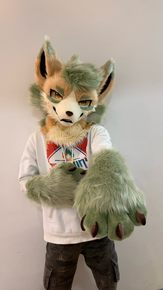 Rum13Rum's tweet photo. Look what incredible thing I found inside my pants!

『GIVEAWAY』
If this post hits 50 likes, I’ll pick one winner at random to receive this fursuit head for free!!!
#furry #furrymale #furrygayㅤ #FurryBabe #furrygiveaway https://t.co/8Z68HnwzFJ