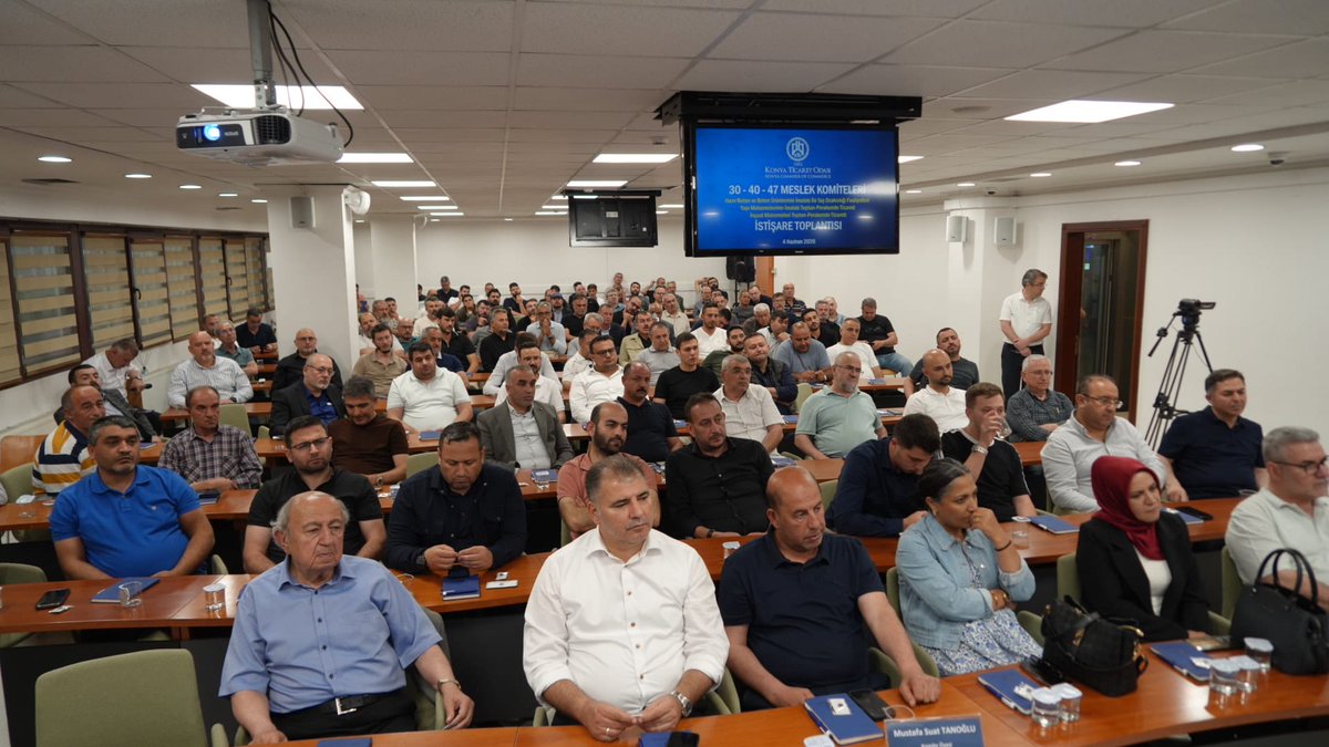 selcukozturk_'s tweet photo. Odamızda düzenlediğimiz, Hazır Beton, Beton Ürünlerinin İmalatı ve Taş Ocakçılığı Faaliyetleri (30.), Yapı Malzemelerinin İmalatı ve Ticareti (40.) ile İnşaat Malzemeleri Ticareti (47.) Meslek Komitelerimizin istişare toplantısını üyelerimizin yoğun katılımıyla gerçekleştirdik.

Toplantımızda, yapı ve inşaat malzemeleri sektörümüzün mevcut durumunu, üretim ve ticarette yaşanan gelişmeleri, üyelerimizin talep ve beklentileri ile sektörümüzün öncelikli gündem maddelerini değerlendirdik.

Meslek komitelerimize katkı ve çalışmaları dolayısıyla teşekkür ediyor, üyelerimize işlerinde başarılar diliyorum.