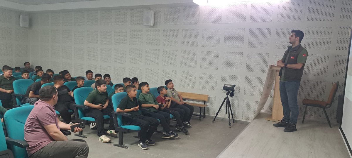 adiyamanDKMP's tweet photo. Adıyaman DKMP Müdürlüğü Gölbaşı Şefliği personellerimizce Belören ilköğretim okulu ve ortaokulu, Belören İmam hatip ilkokulu ve ortaokulundaki toplam 146 öğrenciye Doğa ve Biyolojik Çeşitlilik Hakkında Eğitim verilmiştir. #dkmp #egitim https://t.co/rFtXQVNyXF