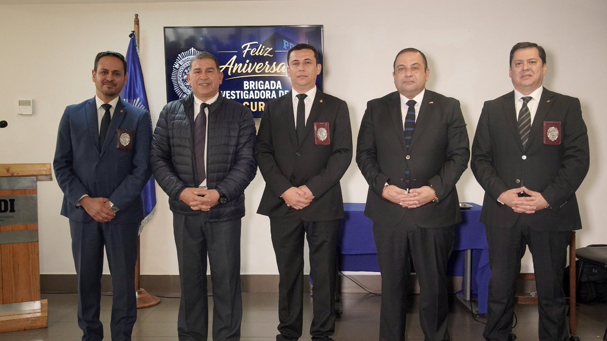 DPPCurico's tweet photo. Nuestro delegado presidencial, Óscar Águila, acompañó a los detectives de la Brigada Investigadora de Robos (BIRO), de la PDI Curicó, a conmemorar su 7mo Aniversario.

Estamos #TrabajandoParaUsted 🇨🇱 https://t.co/ooUjwrOapt