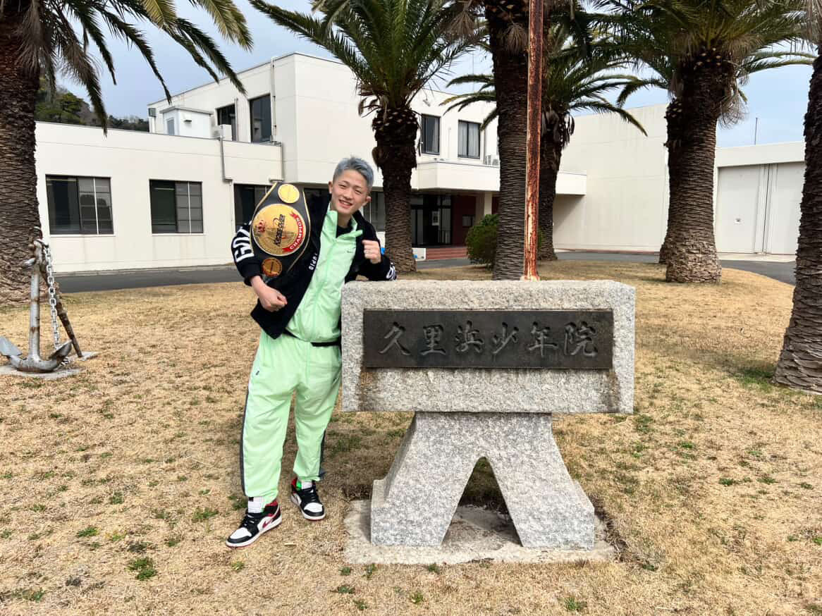 komiryogo122's tweet photo. 2年前まで少年院にいたやつがベルトも獲ってRISEという舞台でランカーを倒したら周りの人に少しは影響与えれると思う😄
人として落ちるとこまで落ちてクソみたいなことばっかしてきて、選手も一回はやめて不義理をたくさんしたけど２０歳を超えて変われた。
ここから人生大逆転劇見せるよ❣️ https://t.co/ZlTE9DQx2k
