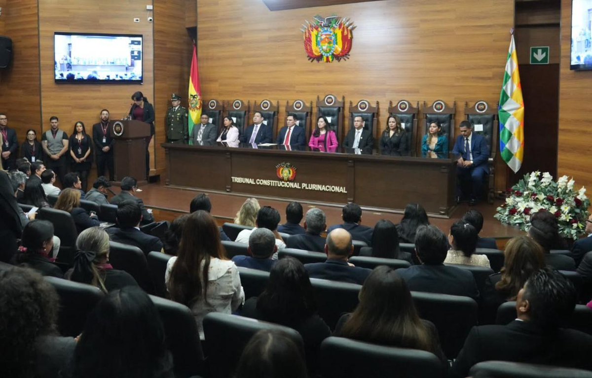 TSEBolivia's tweet photo. #TSEInforma | La vicepresidenta del TSE, Ximena Camacho, participó en el homenaje por el 28.º aniversario del TCP, destacando su rol en la defensa de la CPE y la protección de los derechos fundamentales. 🏛️📌 https://t.co/lsw6tbnwph