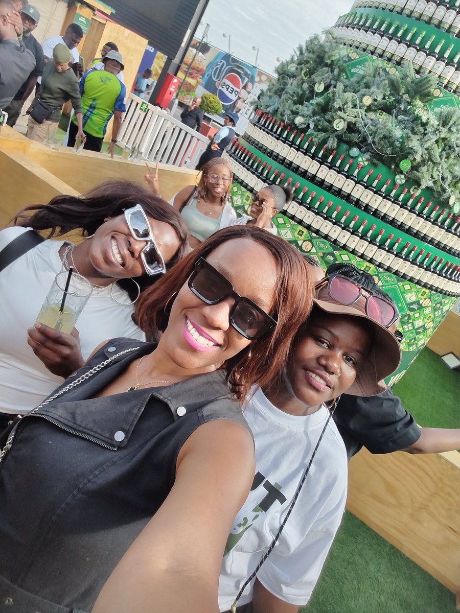 CandyOriginal1's tweet photo. @JamesonSA #MustBeAJameson 🍸 the Jameson, Ginger and Lime cocktail is my fighter any day with a spicy snack and/or biltong! Look!! Vibes. All that with my chomi @missduduzile_za the best https://t.co/nmntThsh7x
